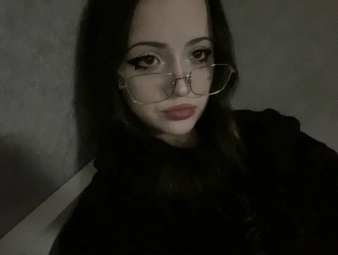 карина — e-girl для Minecraft, Valorant